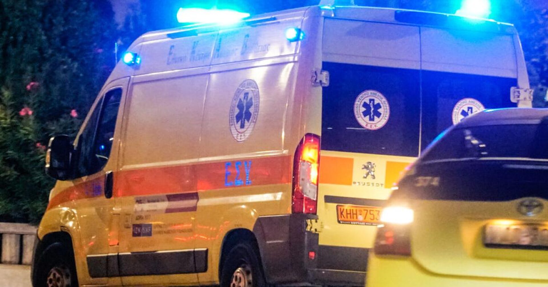 Ανυπόμονο κοριτσάκι γεννήθηκε μέσα στο ασθενοφόρο κατά τη διακομιδή της μαμάς από το ΕΚΑΒ (φωτο)