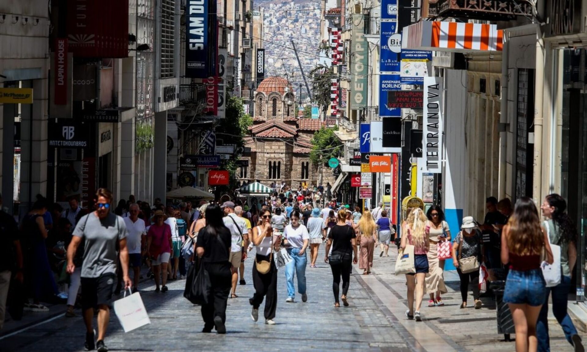 Εορταστικό ωράριο: Δείτε πώς θα λειτουργήσουν τα καταστήματα τη Μεγάλη Παρασκευή και το Μεγάλο Σάββατο