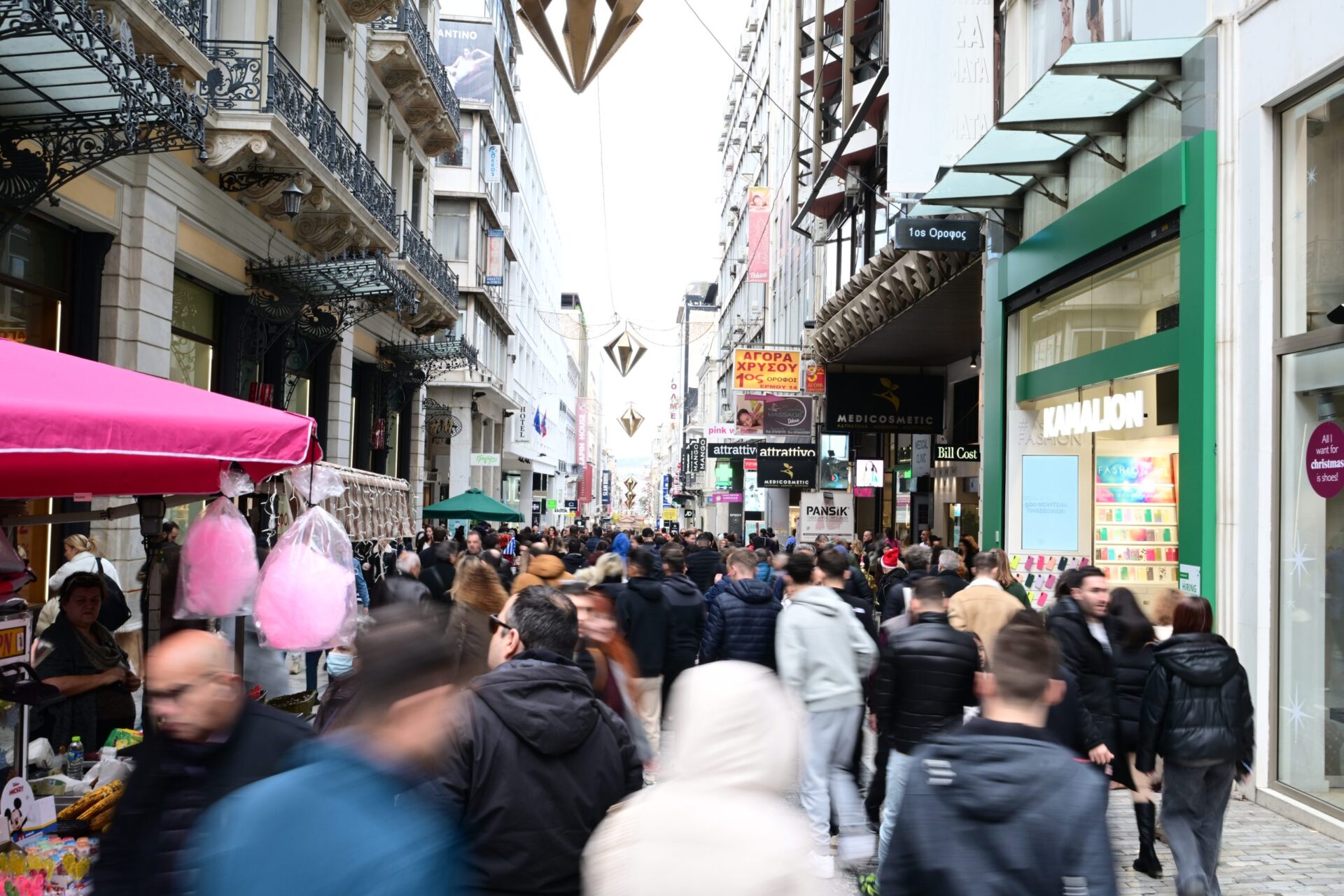 Πάσχα 2025: Δείτε πότε ξεκινά το εορταστικό ωράριο – Ποιες Κυριακές θα είναι ανοιχτά τα μαγαζιά