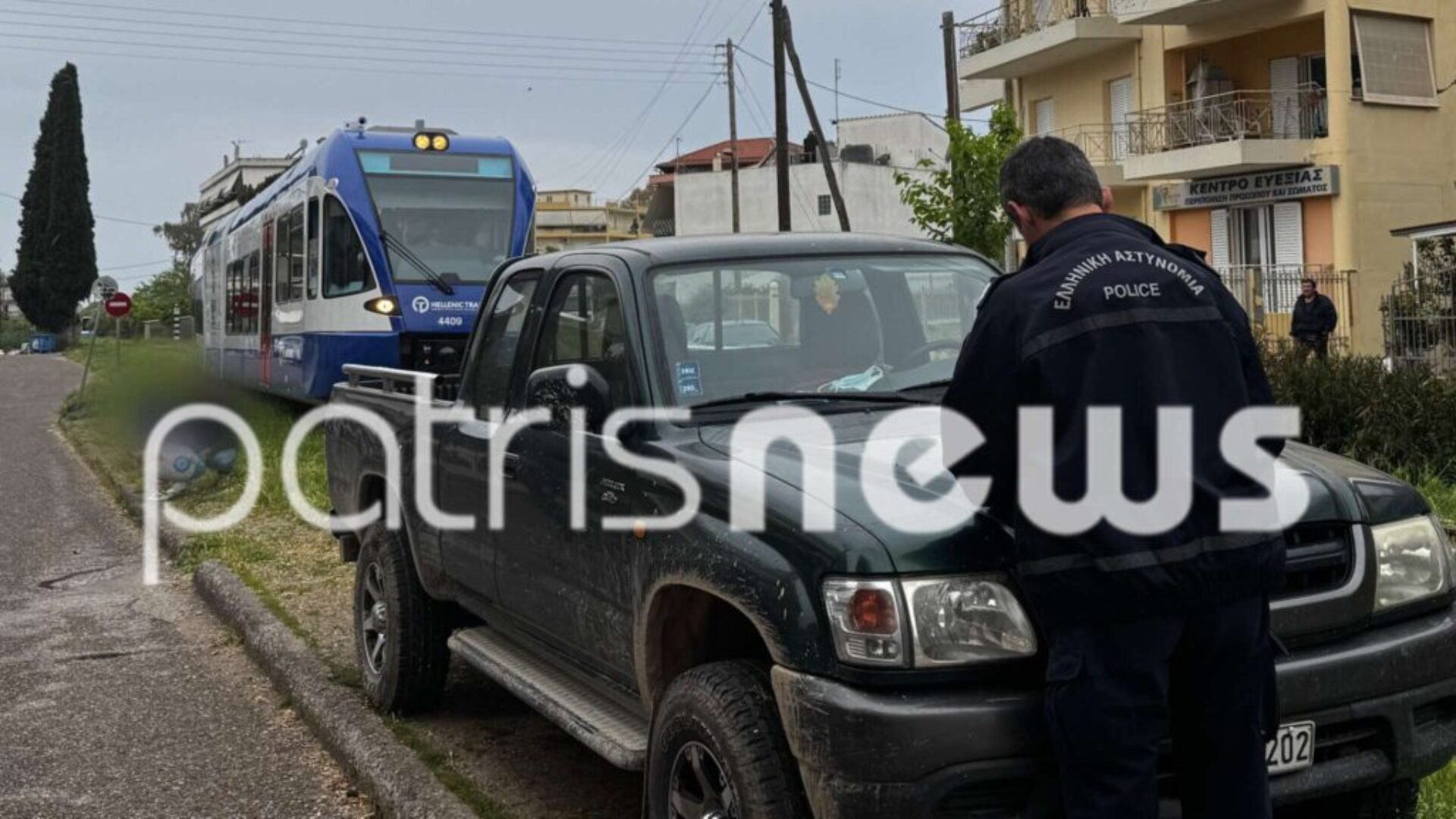 Πύργος Ηλείας: Aσυνείδητος οδηγός πάρκαρε το αυτοκίνητό του στις ράγες και το τρένο σταμάτησε – Δείτε φωτογραφίες
