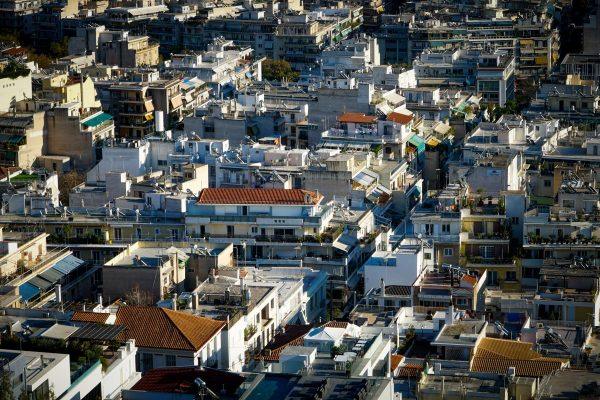 εικόνα που δείχνει από ψηλά ακίνητα στην Αθήνα