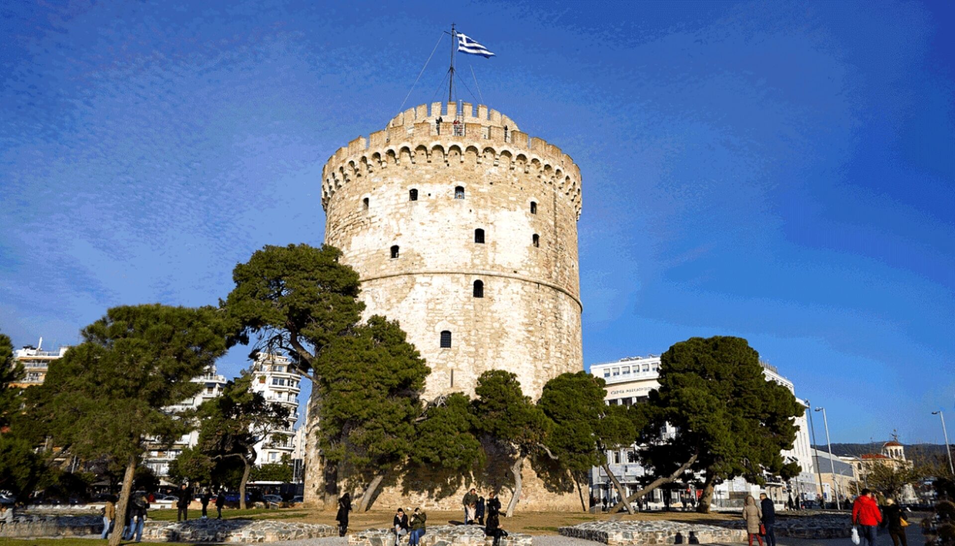 Θεσσαλονίκη: Άγνωστοι έκαναν γκράφιτι στον Λευκό Πύργο (φωτο)