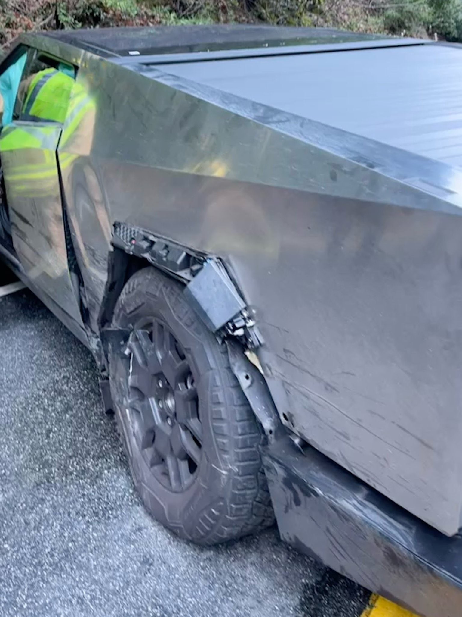 tesla-cybertruck-troxaio-plai