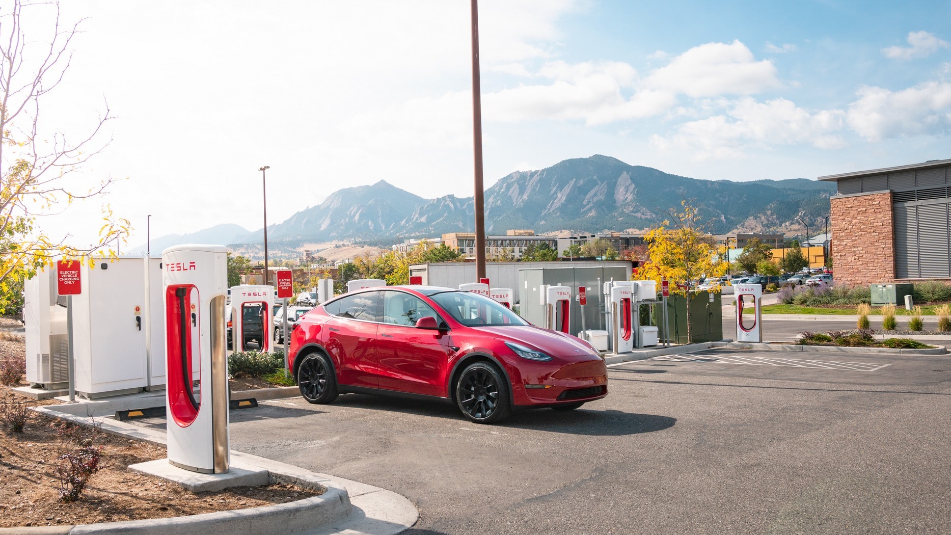 https://ellada.press/wp-content/uploads/2025/05/1748655119_568_Tesla-Model-Y-Τα-5-μοναδικά-στοιχεία-του-κορυφαίου-σε.jpg