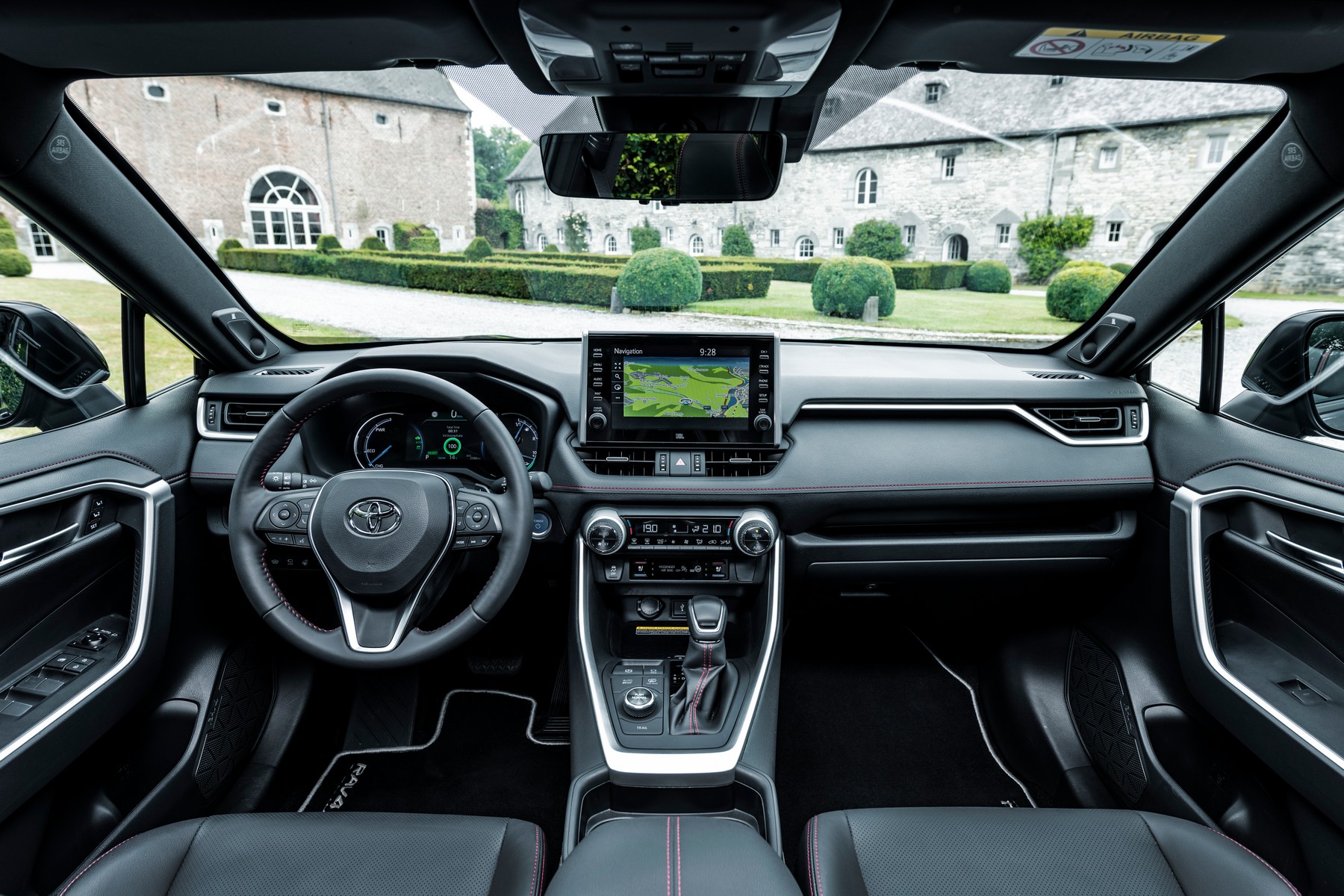 https://ellada.press/wp-content/uploads/2025/05/2500-ευρώ-φθηνότερο-το-Toyota-RAV4-στην-Ελλάδα-–-Καίει.jpg