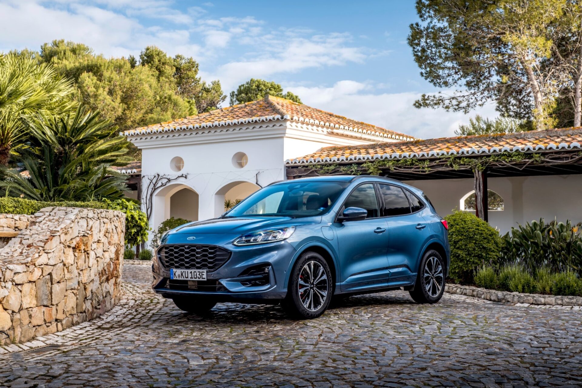 https://ellada.press/wp-content/uploads/2025/05/Ford-Kuga-Το-SUV-που-έχει-τα-πάντα-είναι-η.jpg
