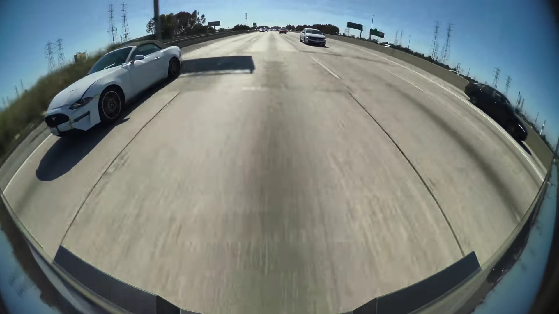 ford-mustang-cabrio-tesla-cybertruck-ameriki-trakarisma