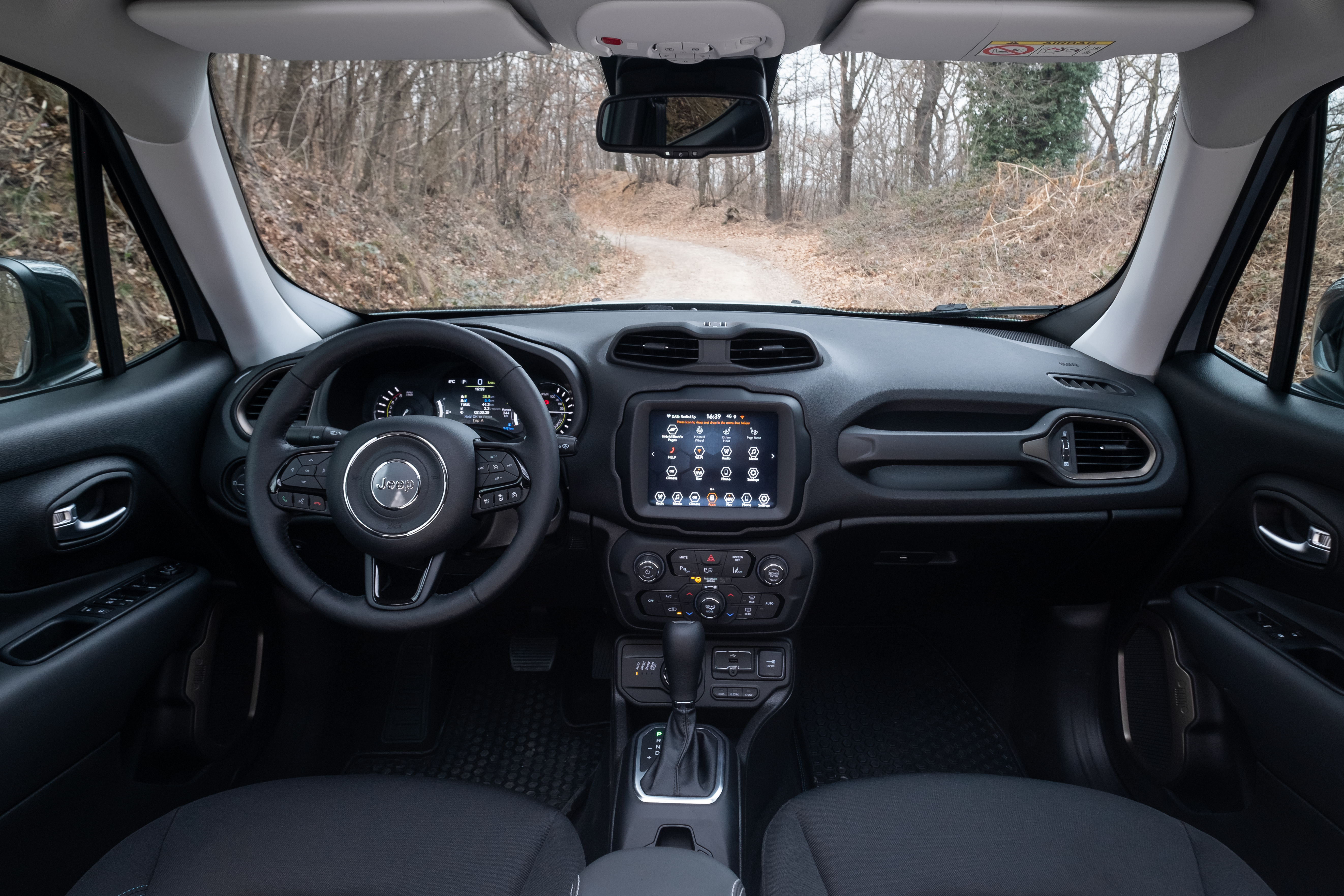 3-jeep-renegade-ehybrid-upland