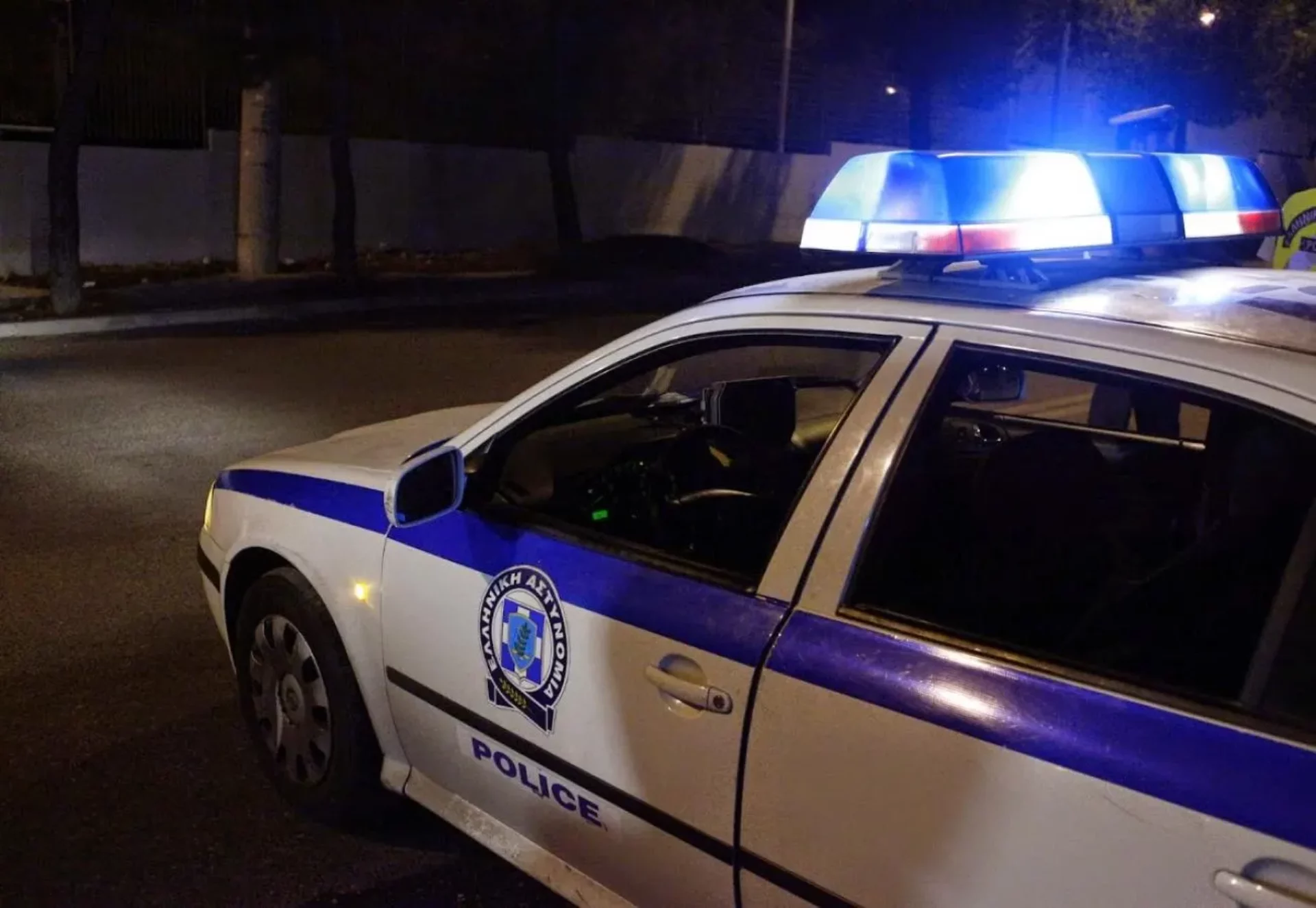 Αναστάτωση στον Πύργο Ηλείας: Γυναίκα απειλούσε να πέσει στο κενό από μπαλκόνι ξενοδοχείου