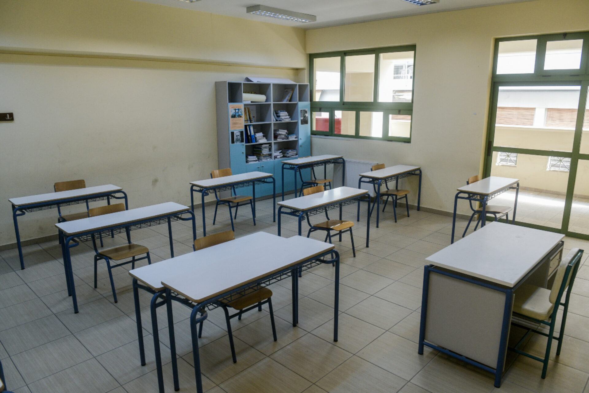 Αχαΐα: Καρατομείται η γυμνασιάρχης που έβαζε μαθητές να ζητούν γονατιστοί συγγνώμη