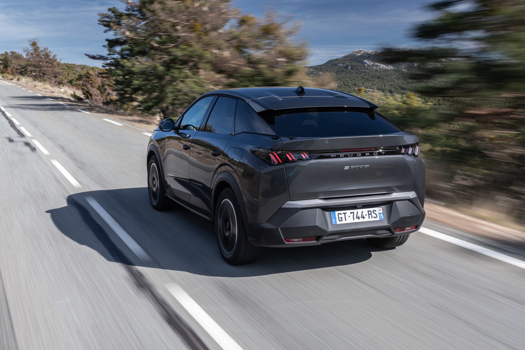 https://ellada.press/wp-content/uploads/2025/05/Είναι-επίσημο-Η-Peugeot-έχει-το-ηλεκτρικό-C-SUV-με-τη.jpg