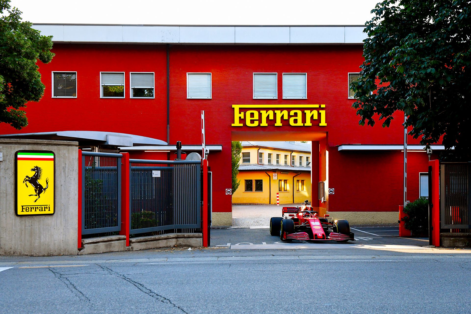 https://ellada.press/wp-content/uploads/2025/05/Η-Ferrari-επενδύει-σοβαρά-στις-μπαταρίες-για-ηλεκτρικά-αυτοκίνητα.jpg