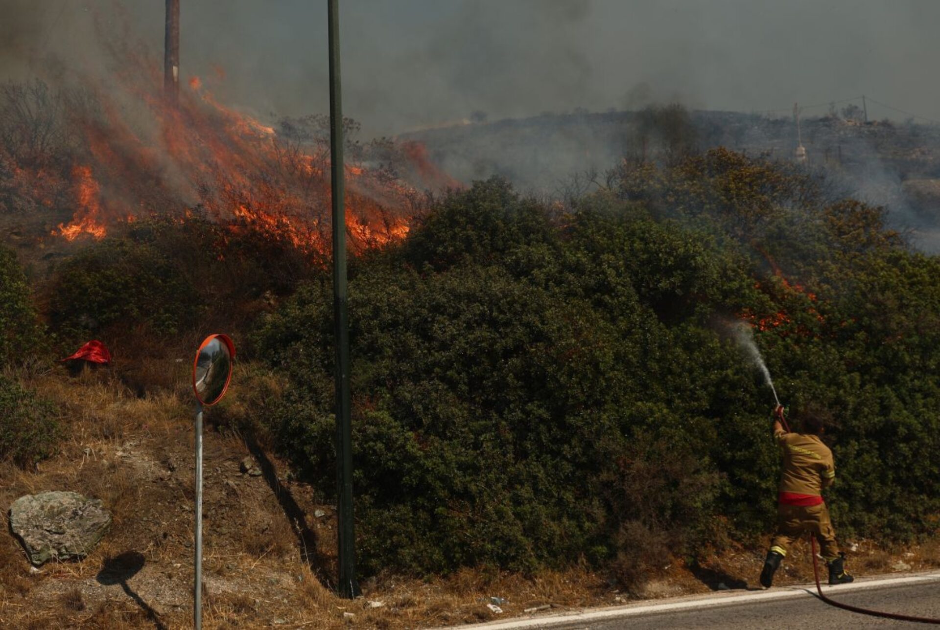 Καιρός: Θυελλώδεις άνεμοι, ακραίος κίνδυνος πυρκαγιάς και έκτακτα μέτρα – Οι κόκκινες περιοχές, επί ποδός οι Ένοπλες Δυνάμεις
