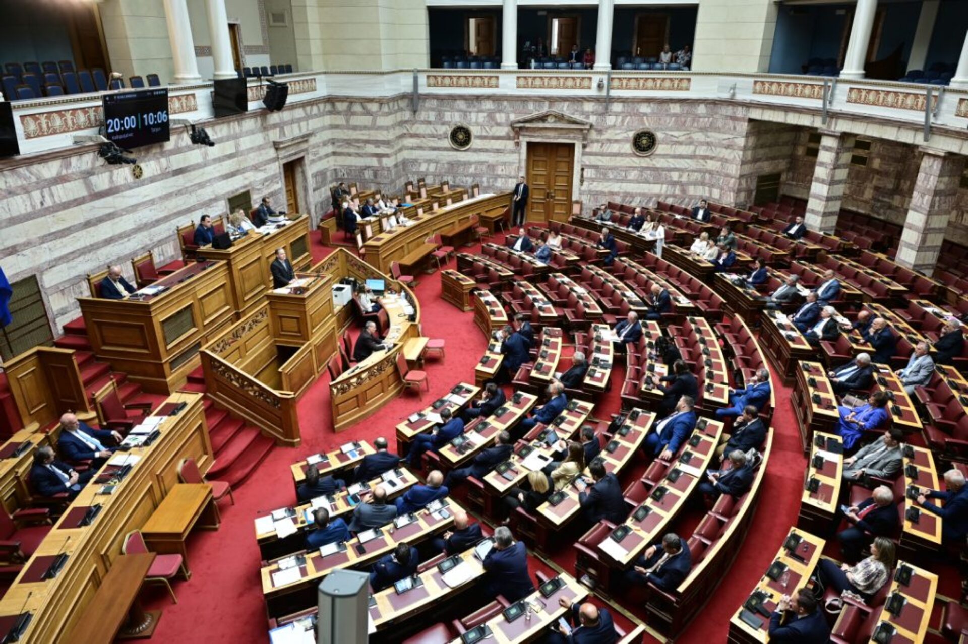 5 το πρωί: Η ψηφοφορία για την προανακριτική - Ο αινιγματικός Τραμπ - Οι αυξήσεις στα καύσιμα