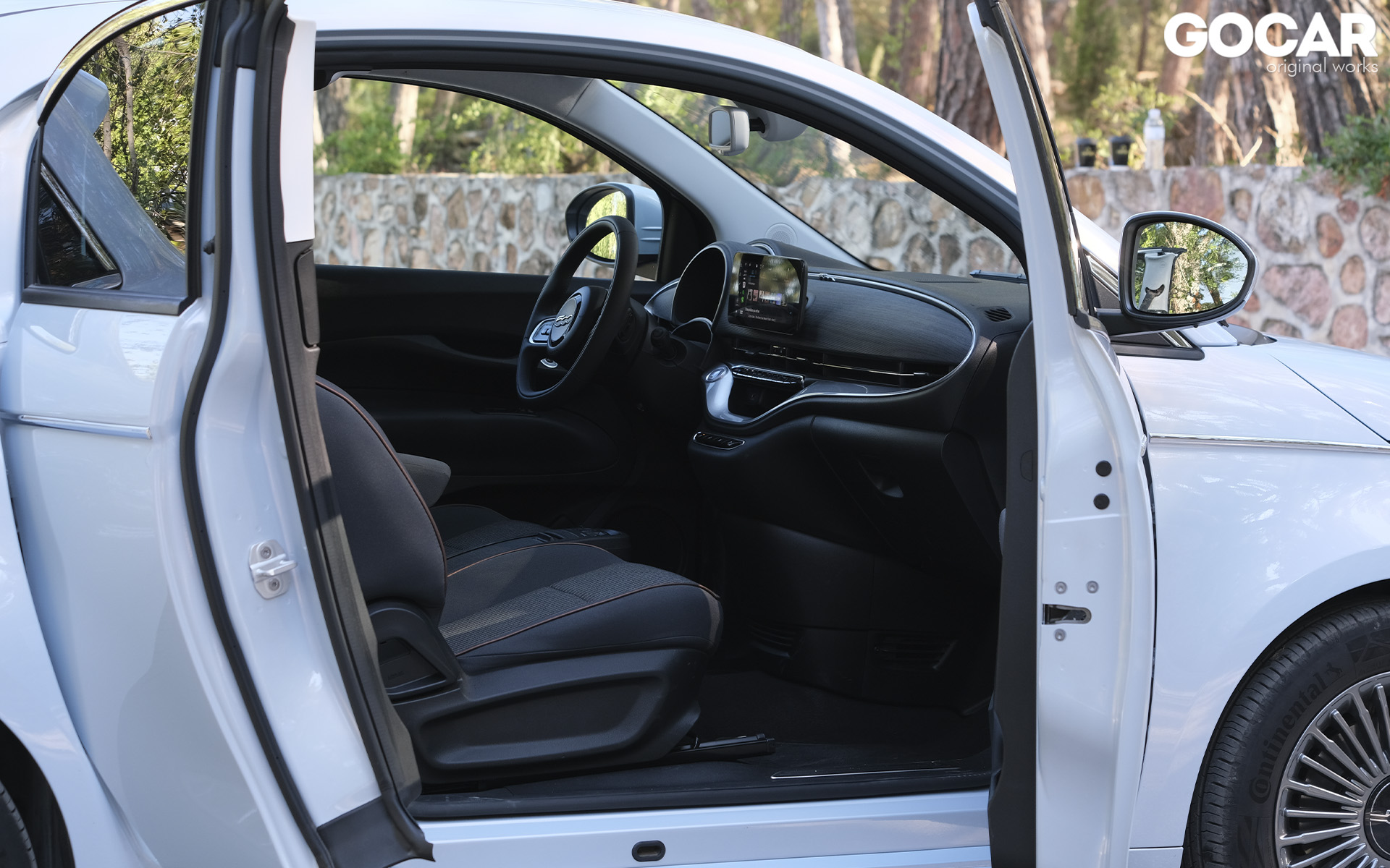 https://ellada.press/wp-content/uploads/2025/06/FIAT-500e-31-Σε-τι-διαφέρει-από-το-συμβατικό.JPG