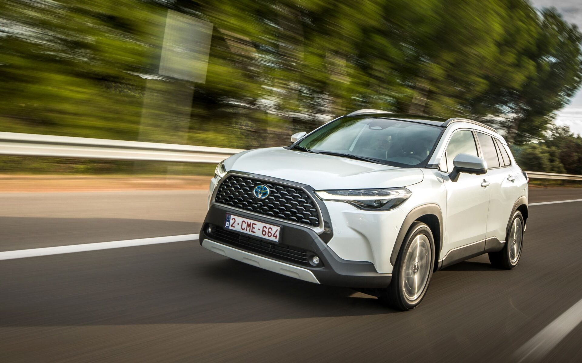 https://ellada.press/wp-content/uploads/2025/06/Toyota-Corolla-Cross-vs-C-HR-Ποιο-κέρδισε-τον-εμφύλιο.jpg
