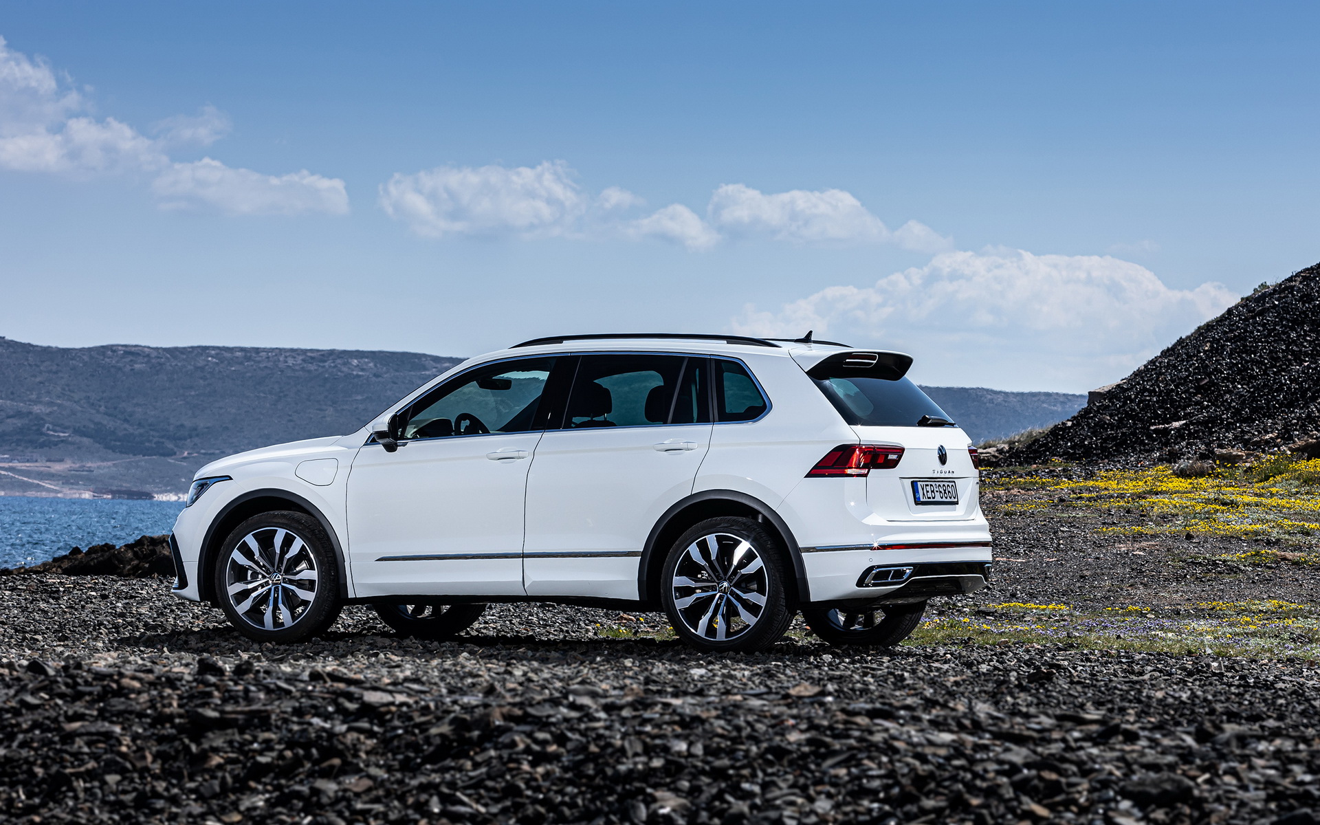 https://ellada.press/wp-content/uploads/2025/06/Volkswagen-Tiguan-Σε-ποιες-εκδόσεις-διατίθεται-στην-Ελλάδα.jpg