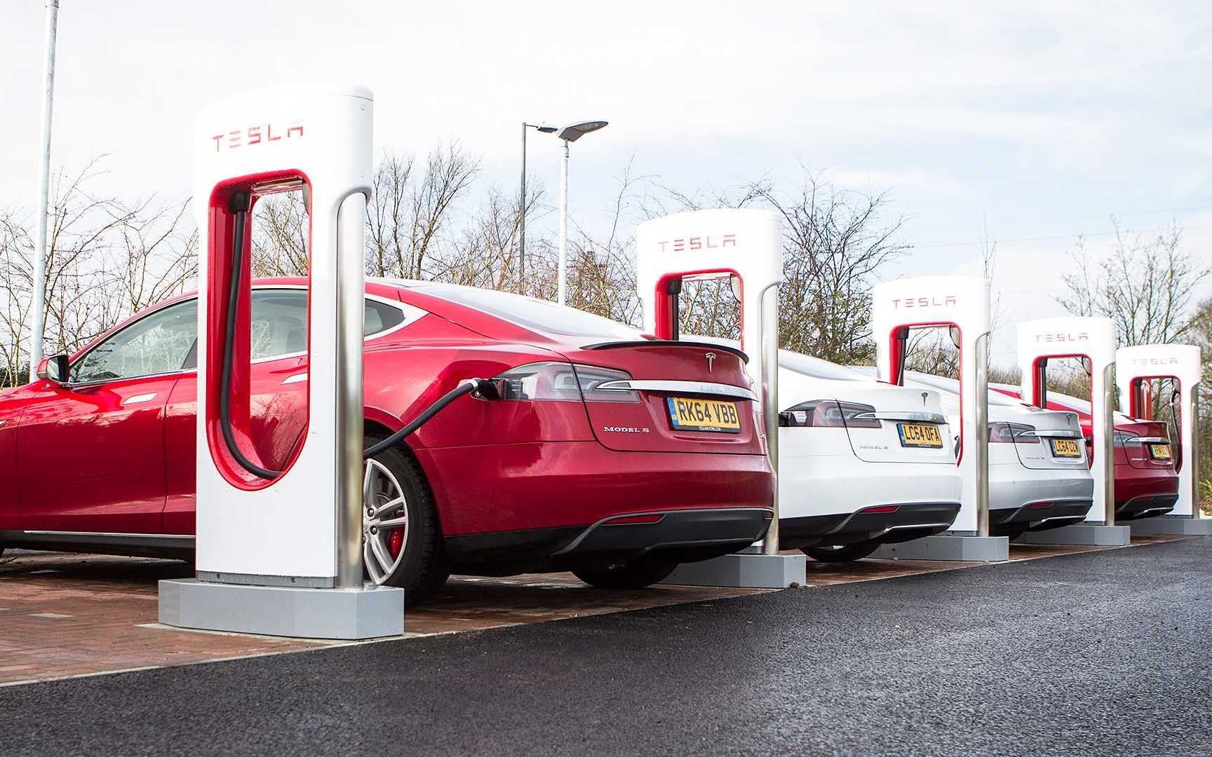 https://ellada.press/wp-content/uploads/2025/06/Συμφωνία-μαμούθ-της-Tesla-θα-διπλασιάσει-τους-Superchargers.jpg