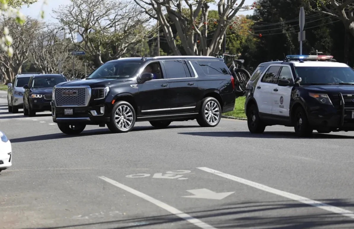 arnold-schwarzenegger-gmc-yukon-atixima-los-angeles-podilato