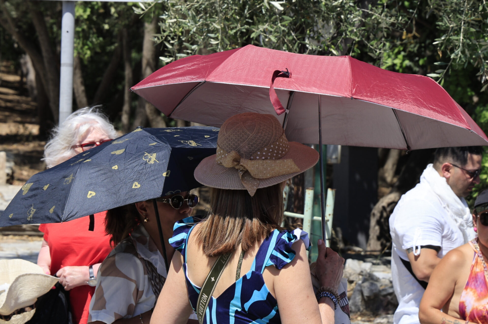 Καιρός: Βροχές και καταιγίδες μέχρι την Κυριακή, καύσωνας με 40άρια από Δευτέρα