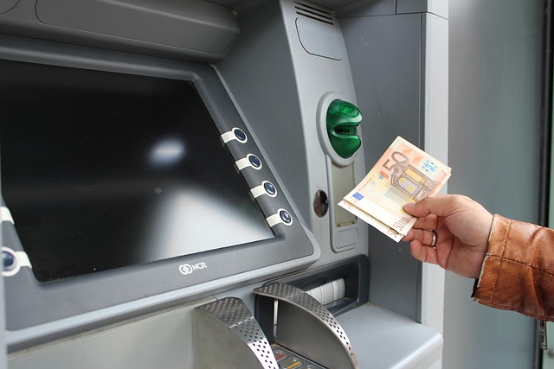 5 το πρωί: Τι φέρνουν τα δύο νέα θαλάσσια πάρκα - Τέλος οι επιπλέον χρεώσεις στα ATM - Στα ύψη ο υδράργυρος
