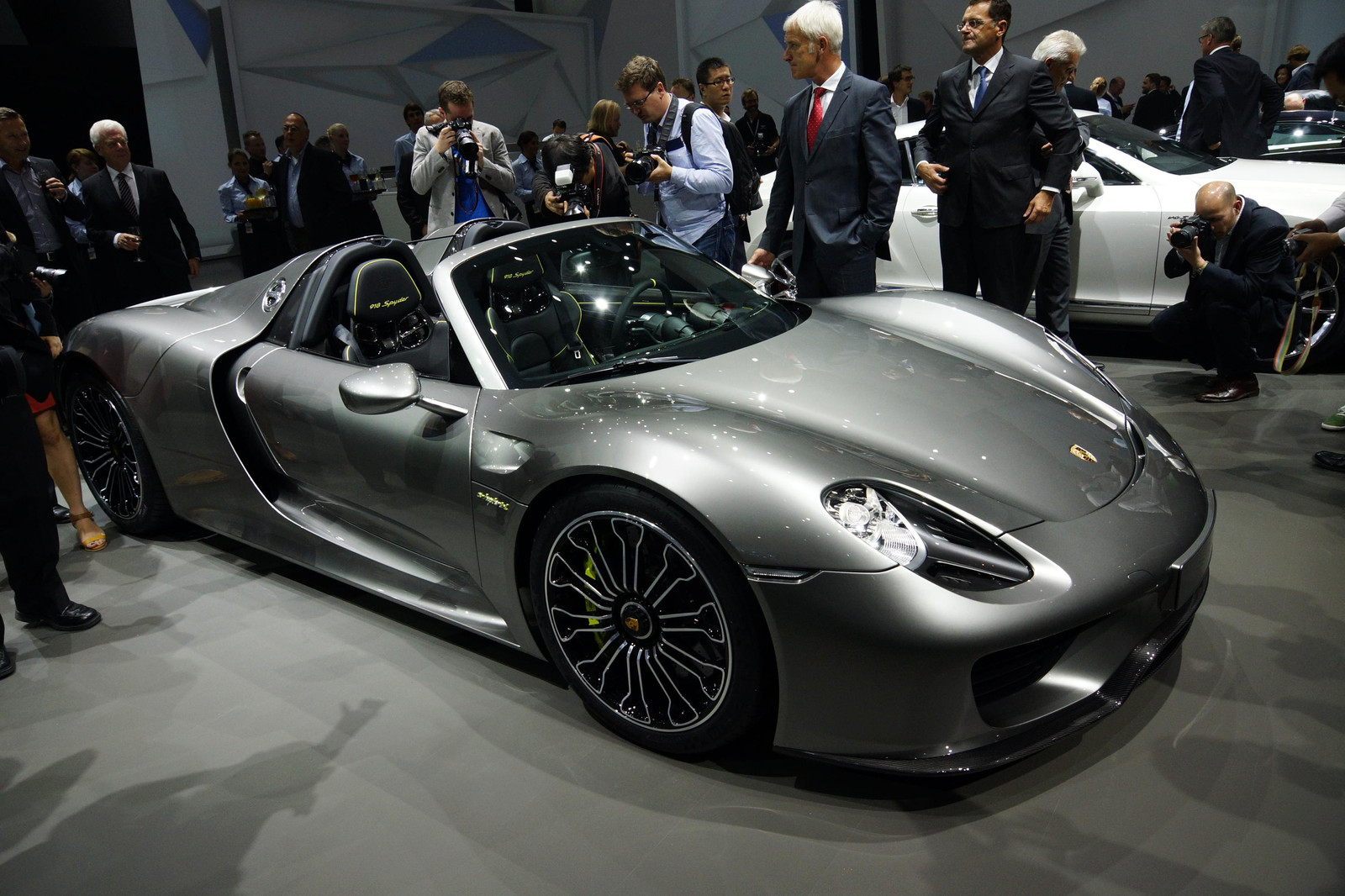918