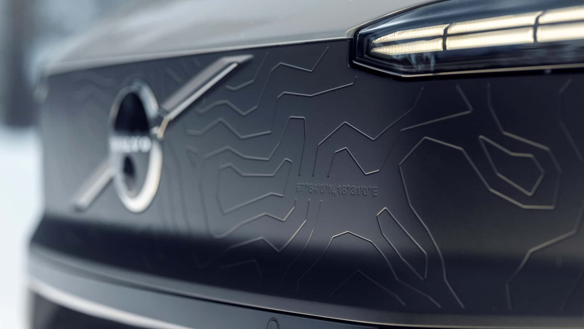 https://ellada.press/wp-content/uploads/2025/09/Τέλος-οι-δασμοί-για-το-best-seller-SUV-της-Volvo-στην.jpg