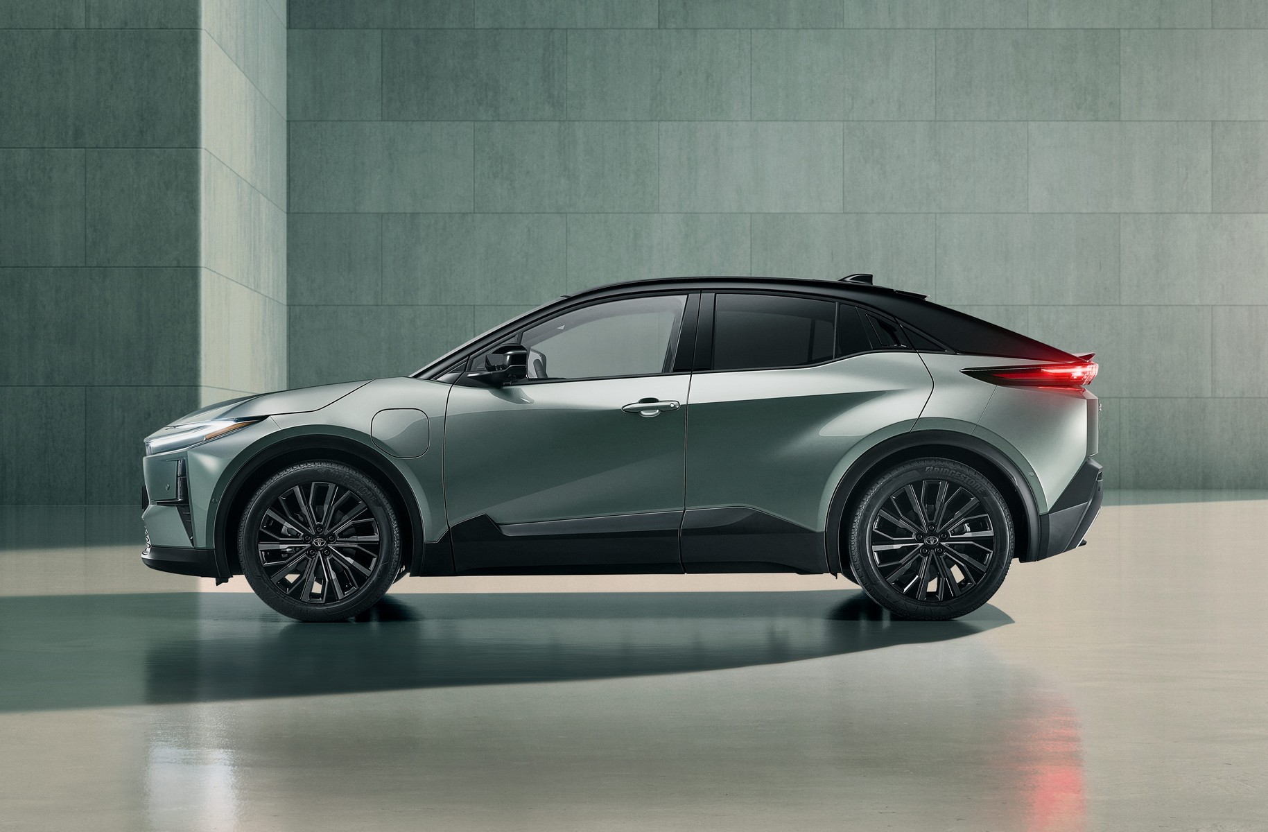 https://ellada.press/wp-content/uploads/2025/09/1757793917_92_Νέο-Toyota-C-HR-Αυτή-είναι-η-τιμή-του-στην.jpg