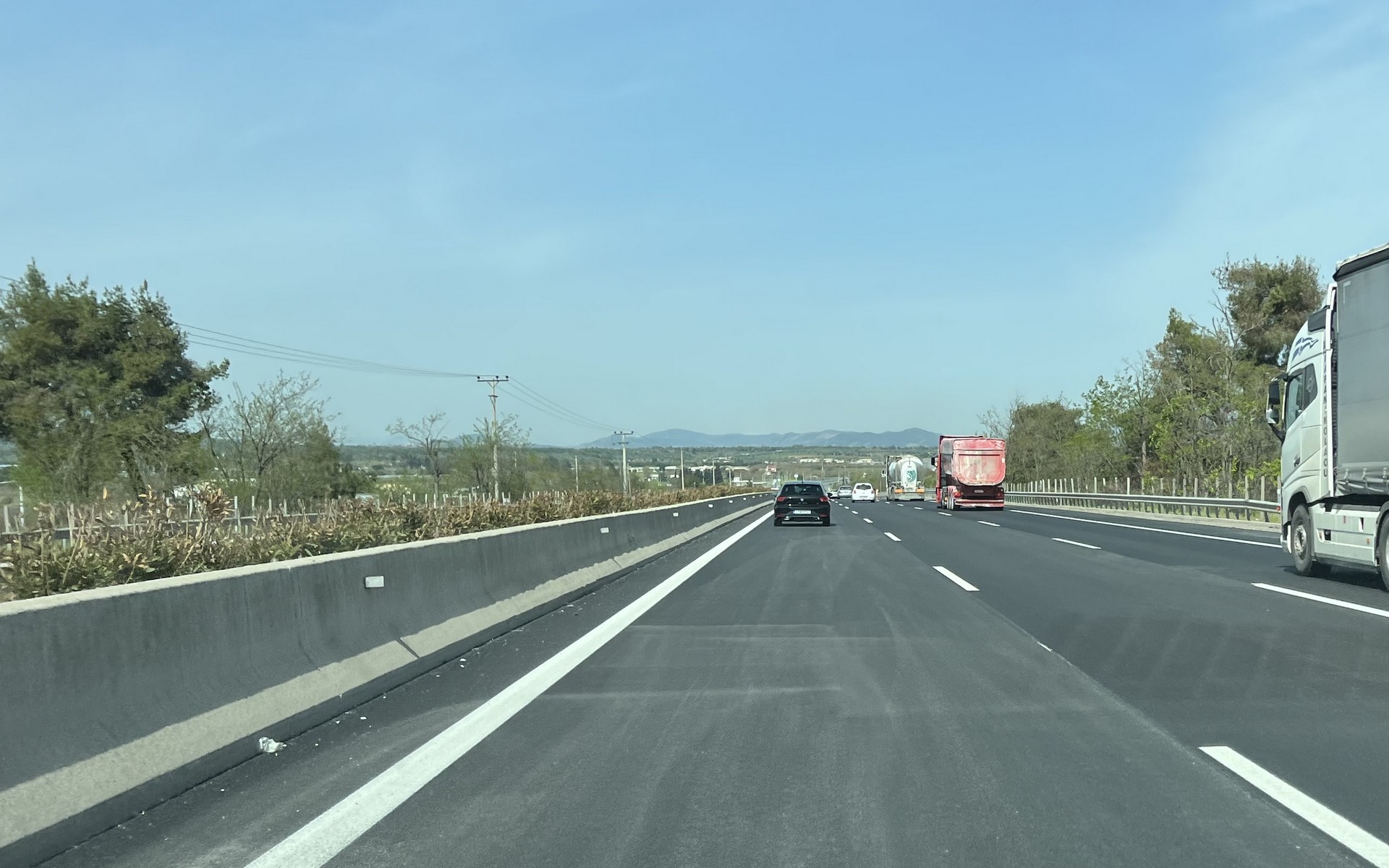 https://ellada.press/wp-content/uploads/2025/09/1758144674_278_Έβαλαν-4-νέα-ραντάρ-ταχύτητας-στην-εθνική-οδό-Αθηνών-Λαμίας-–.jpg