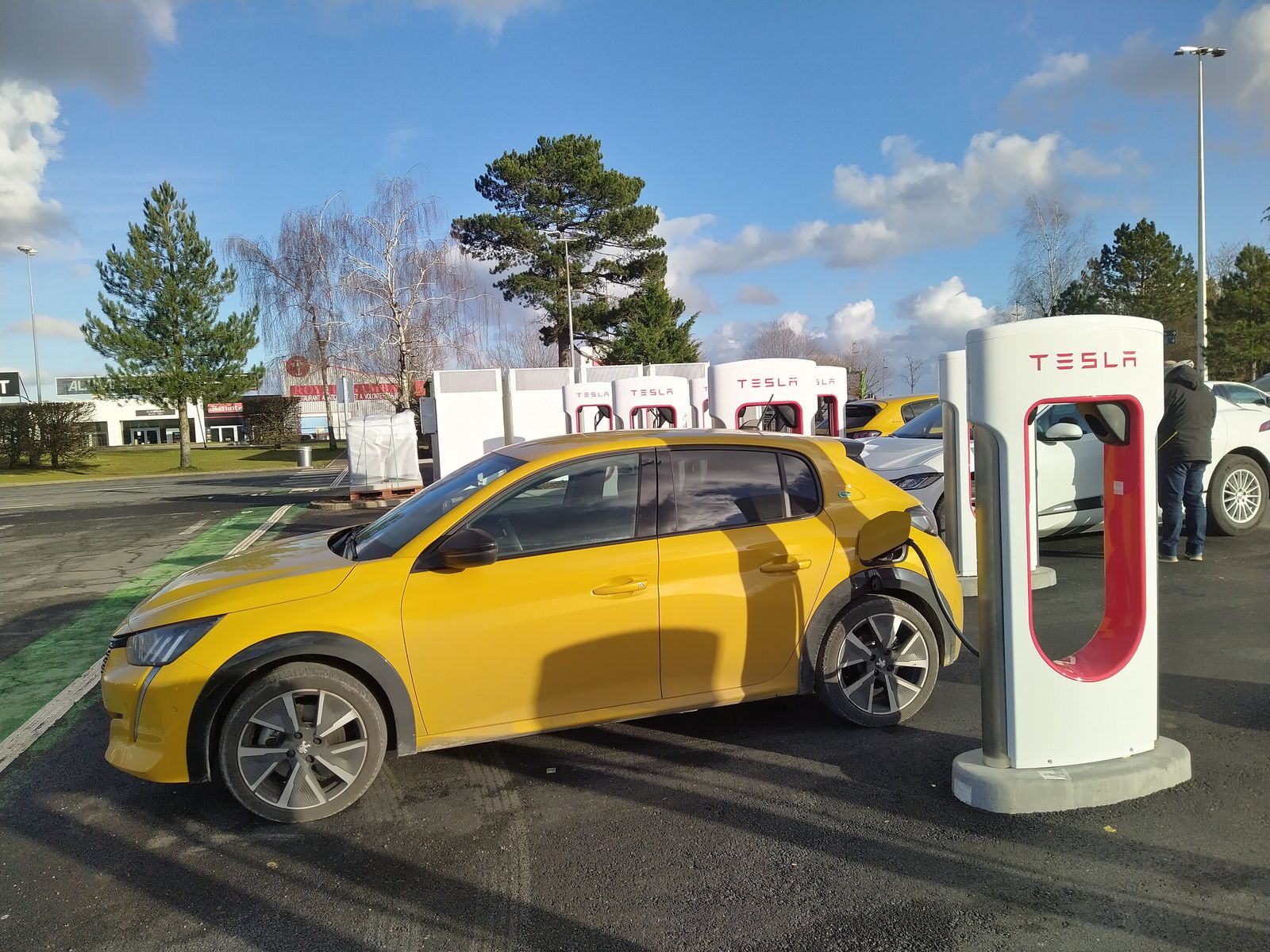 https://ellada.press/wp-content/uploads/2025/10/Ελλάδα-Η-Tesla-άνοιξε-τους-φορτιστές-για-όλους-Πόσο.jpg