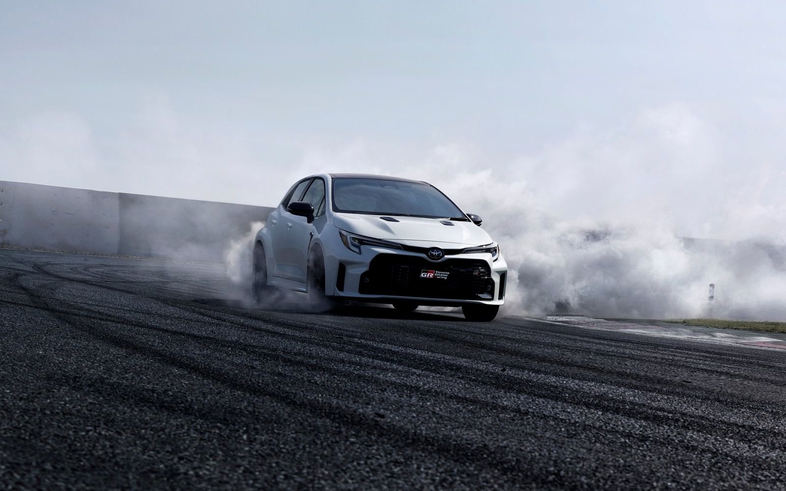 https://ellada.press/wp-content/uploads/2025/10/Κάηκαν-2-Toyota-GR-Corolla-–-Γιατί-δεν-τα-καλύπτει.jpg