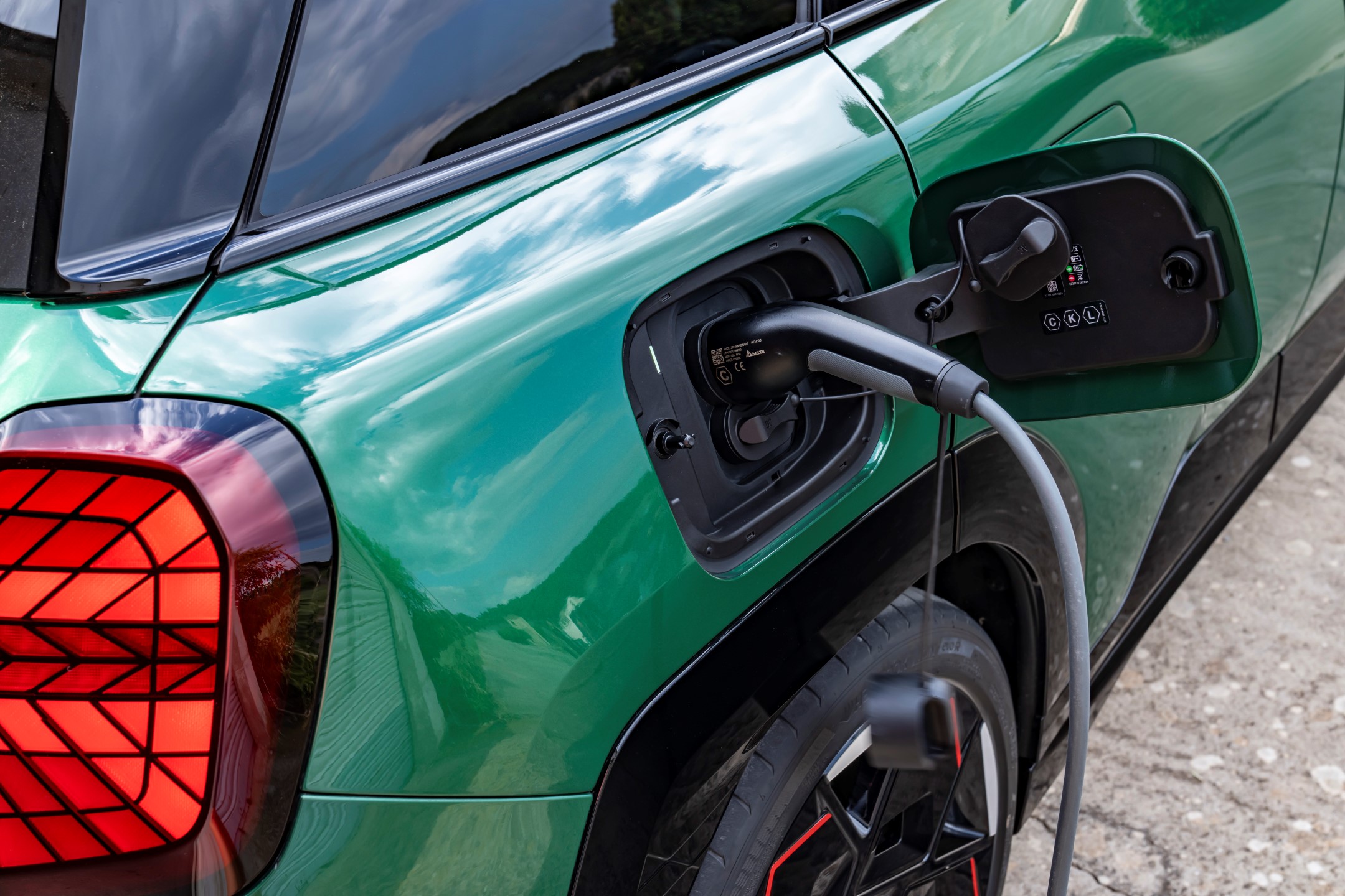 https://ellada.press/wp-content/uploads/2025/10/1759457897_355_Ολοκαίνουριο-B-SUV-της-MINI-με-258-ίππους-–-Καίει-32.jpeg