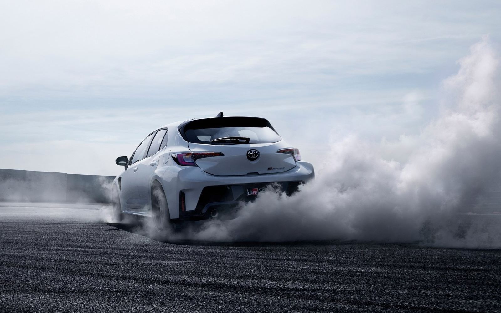 https://ellada.press/wp-content/uploads/2025/10/1759973076_145_Κάηκαν-2-Toyota-GR-Corolla-–-Γιατί-δεν-τα-καλύπτει.jpg