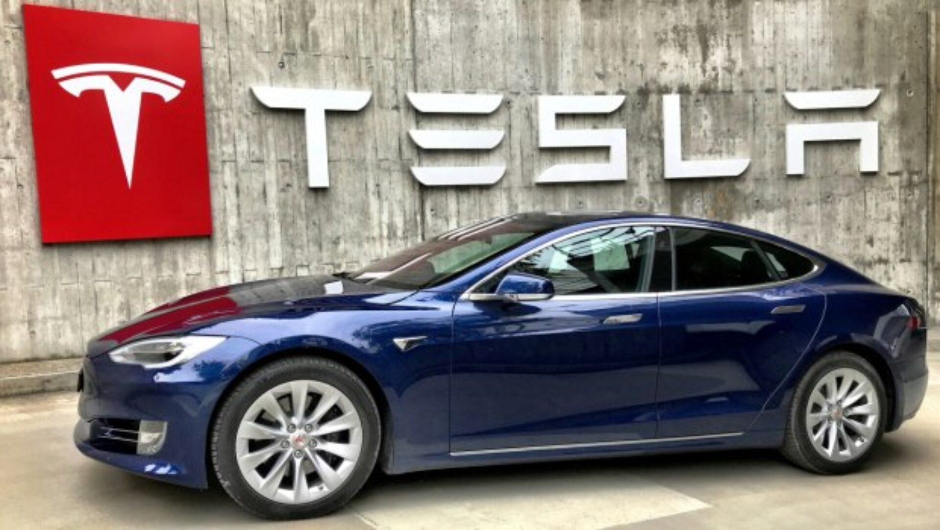 1761624137_Φεύγει-ο-Μασκ-από-την-Tesla-αν-δεν-πάρει-το.jpg