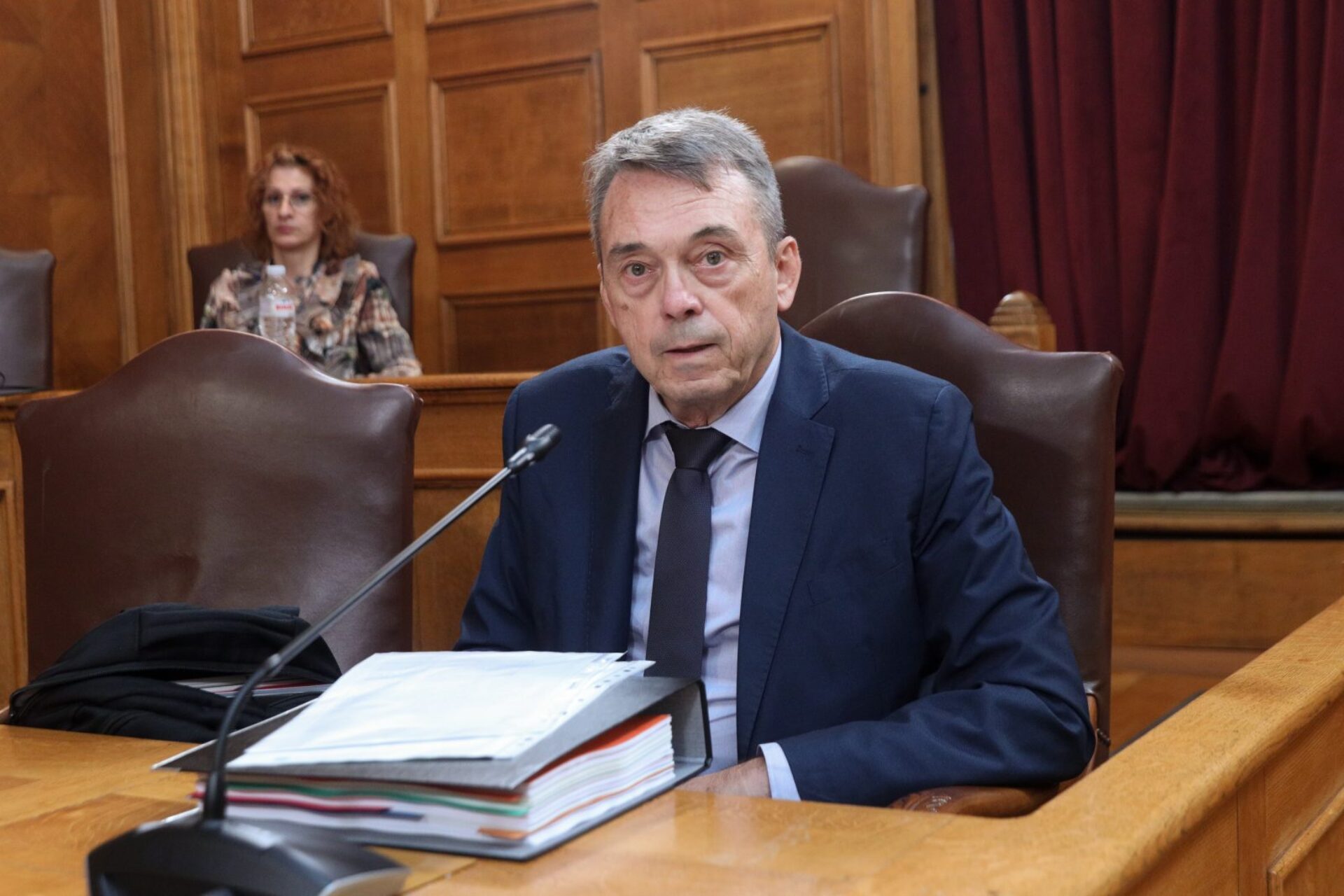 5 το πρωί: Αντιδράσεις από την κατάθεση Βάρρα - Σταματάει την απεργία πείνας ο Ρούτσι - Σενάρια εκλογών στη Γαλλία