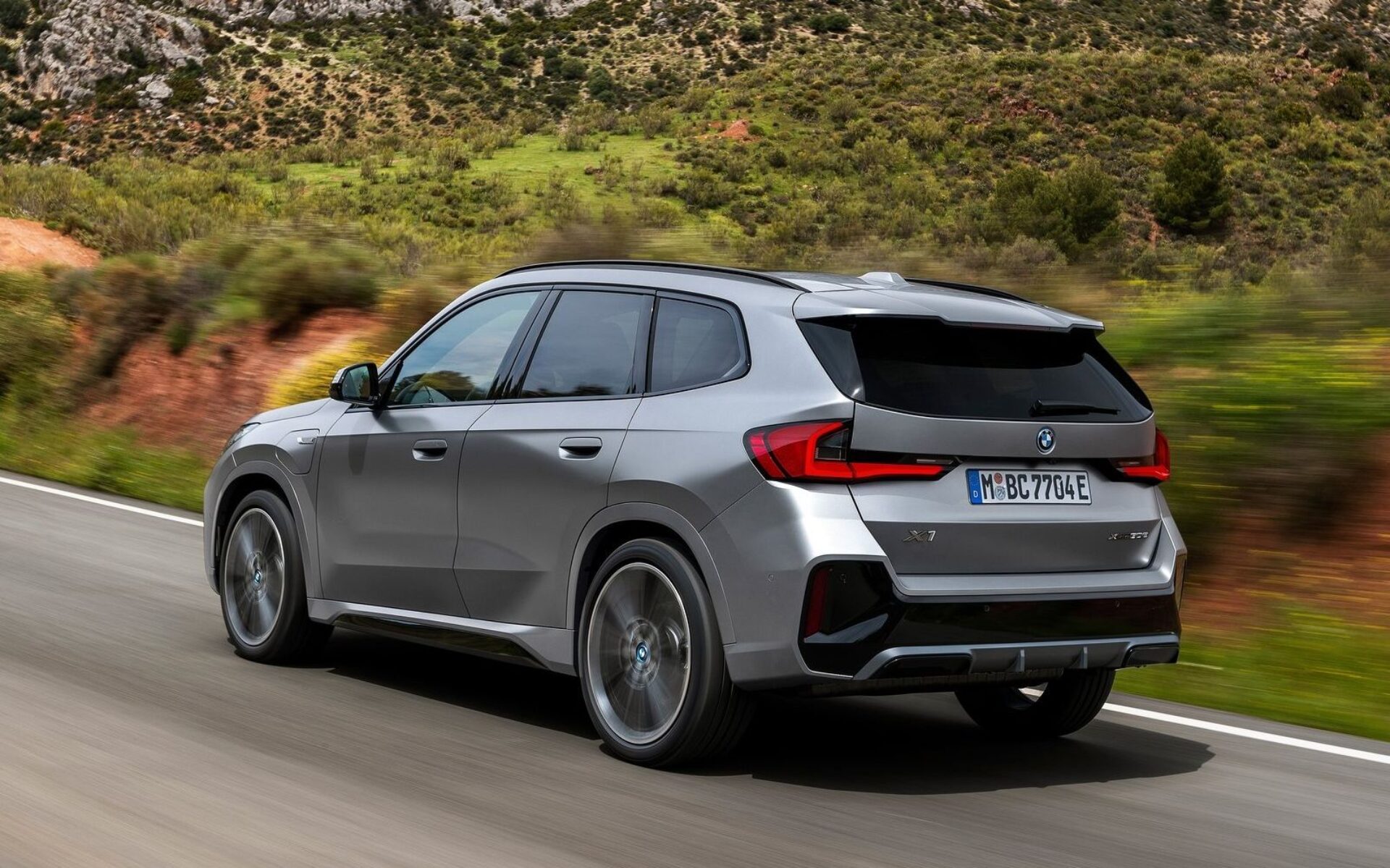 Premium-Plug-In-Hybrid-SUV-BMW-X1-xDrive25e-ή-Mercedes-GLA.jpg