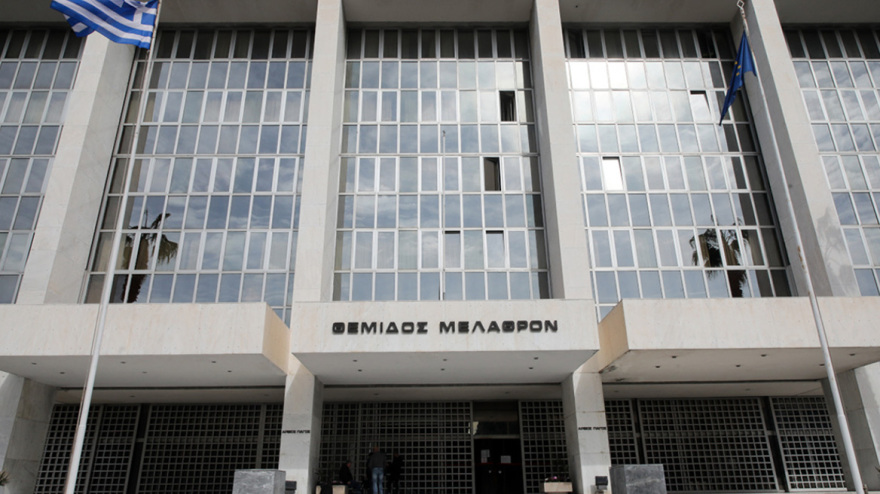 Aρειος Πάγος: Αν ο πατέρας δεν δίνει διατροφή, θα πληρώνουν ο παππούς και η γιαγιά