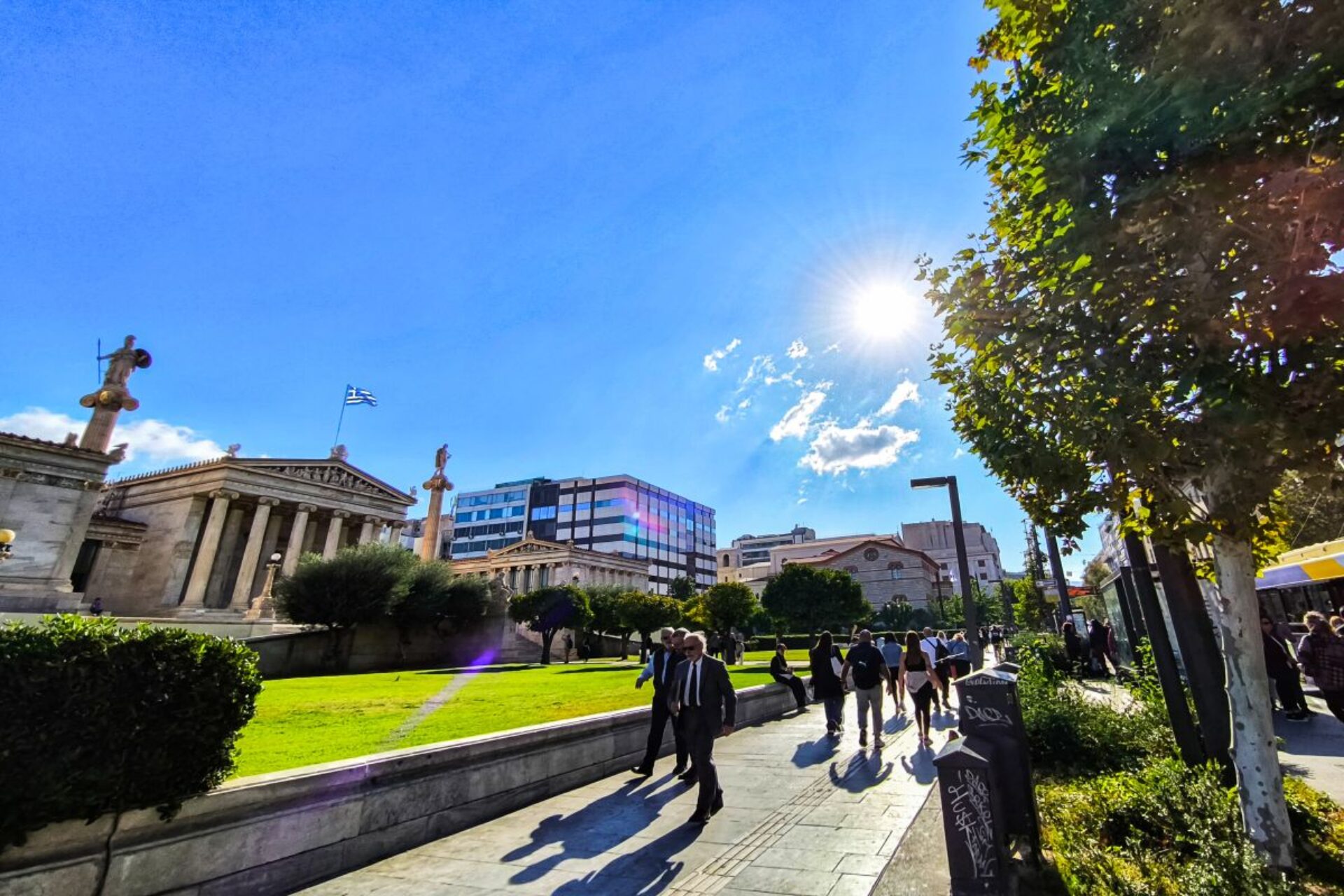 Καιρός: Βροχές, καταιγίδες και μετά καλοκαίρι – Προς τους 30°C η θερμοκρασία την Κυριακή