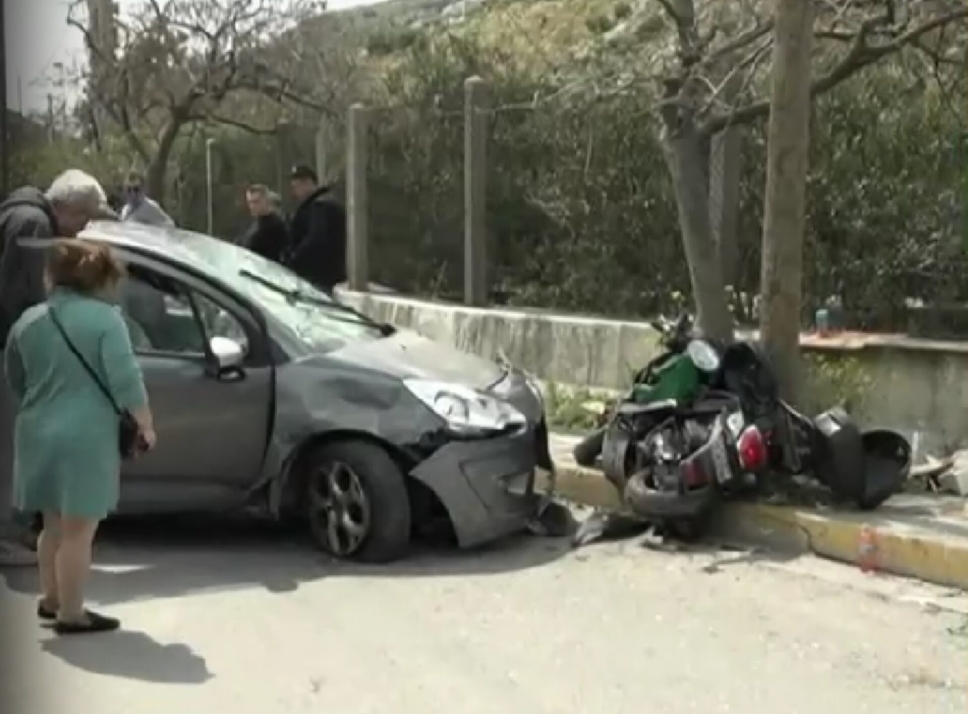 Παπάς-παρέσυρε-μοτοσυκλέτα-και-8-πεζούς-–-αρνήθηκε-να-κάνει.jpg