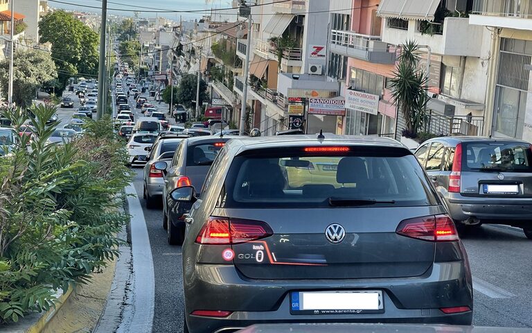 Ποιοι δεν πληρώνουν Τέλη Κυκλοφορίας για αυτοκίνητα έως 3.650 κ.εκ; – Εκτός από τα αυτοκίνητα που δεν πληρώνουν τέλη κυκλοφορίας, υπάρχουν κάποιες κατηγορίες συμπολιτών μας οι οποίοι επίσης απαλλάσσονται, όποιο μοντέλο κι αν έχουν στην κατοχή τους. – gocar.gr Ποιοι δεν πληρώνουν Τέλη Κυκλοφορίας για αυτοκίνητα έως 3.650 κ.εκ; – Εκτός από τα αυτοκίνητα που δεν πληρώνουν τέλη κυκλοφορίας, υπάρχουν κάποιες κατηγορίες συμπολιτών μας οι οποίοι επίσης απαλλάσσονται, όποιο μοντέλο κι αν έχουν στην κατοχή τους. – gocar.gr