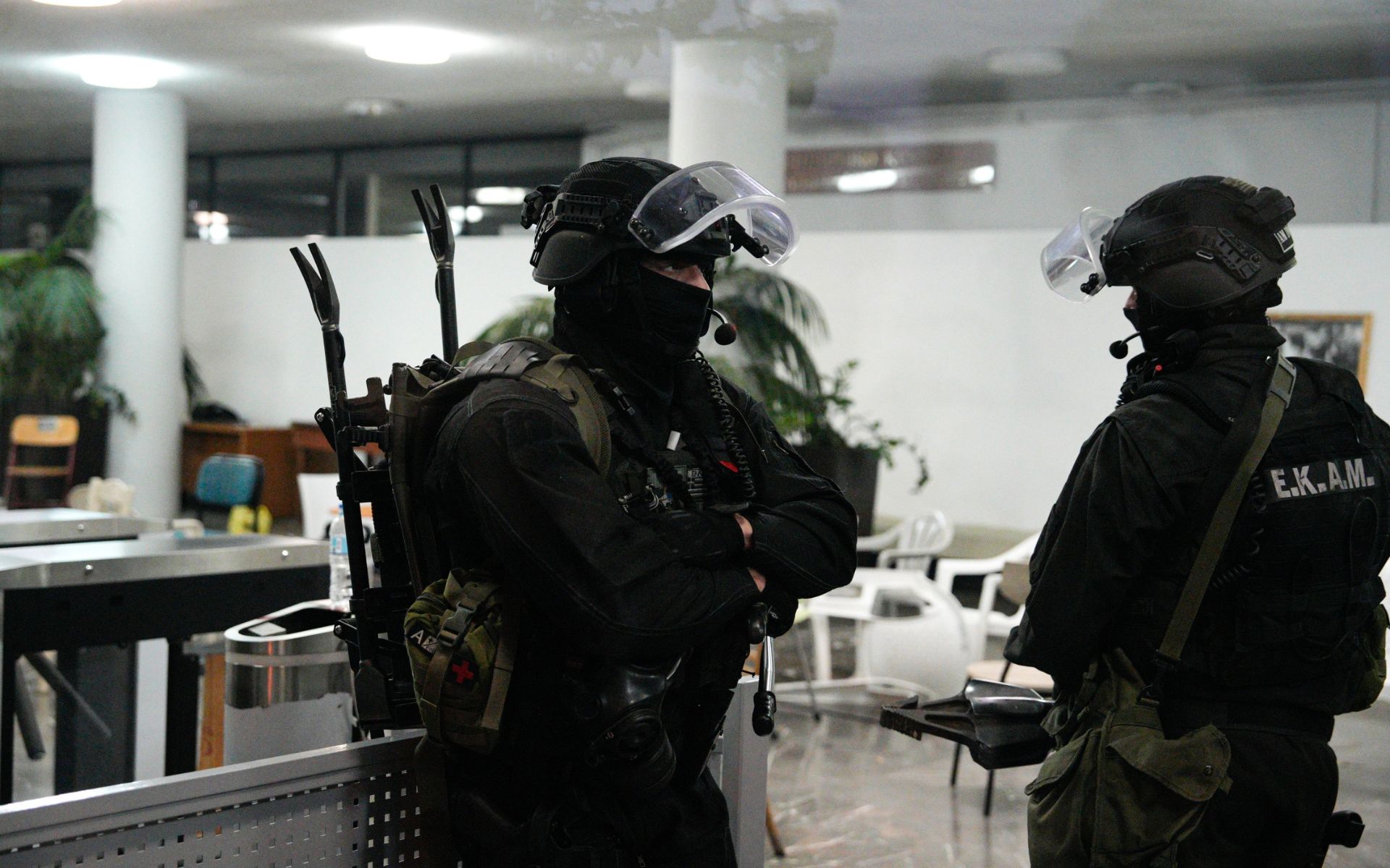 Φυλακές Αλικαρνασσού: Οι Καργάκηδες με ποινικούς έστηναν γλέντια με delivery και αλκοόλ