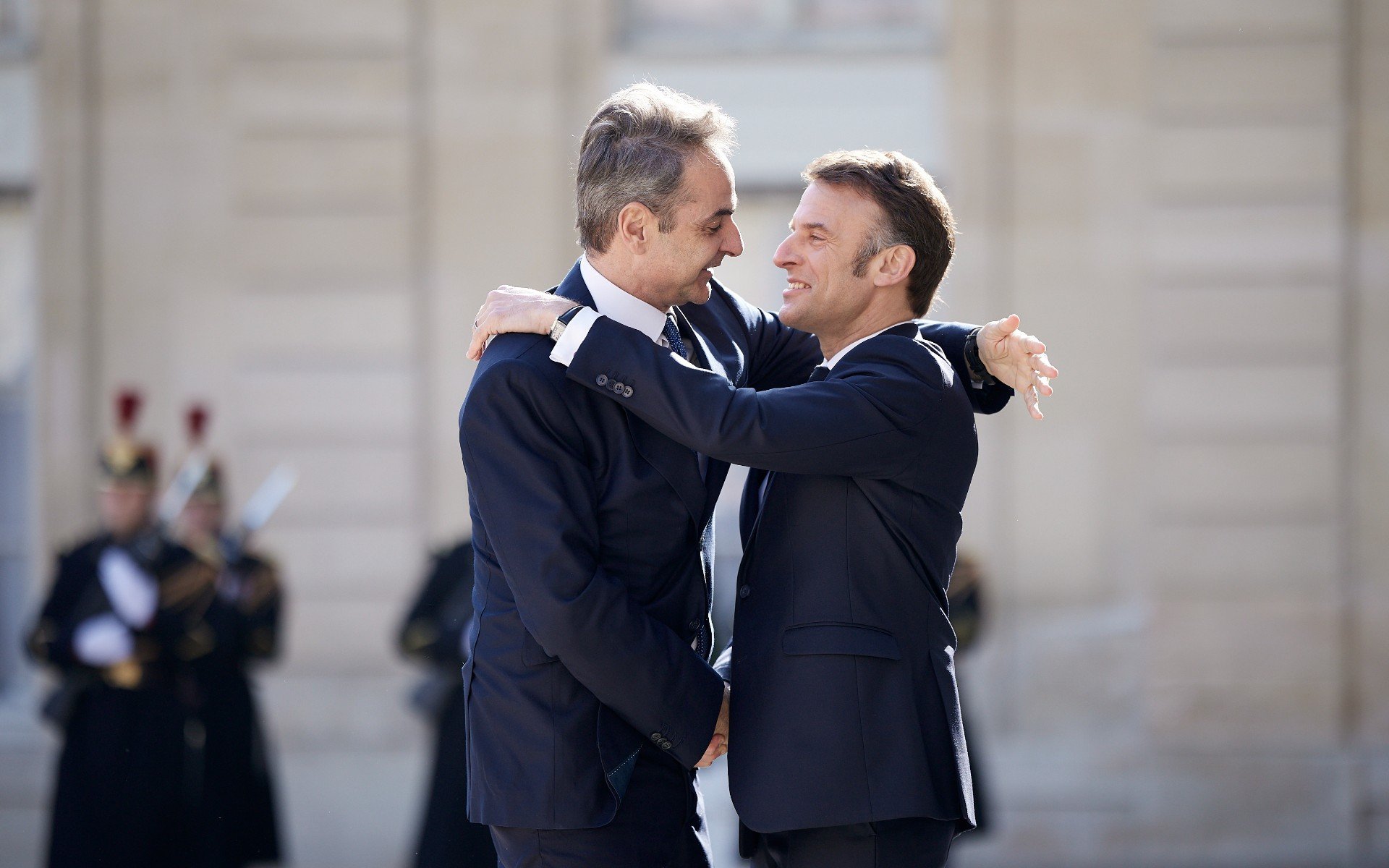 Η Γαλλία ευχαριστεί την Ελλάδα για 1,1 δισ. ευρώ – Ανέλπιστο «δώρο» στον Μακρόν