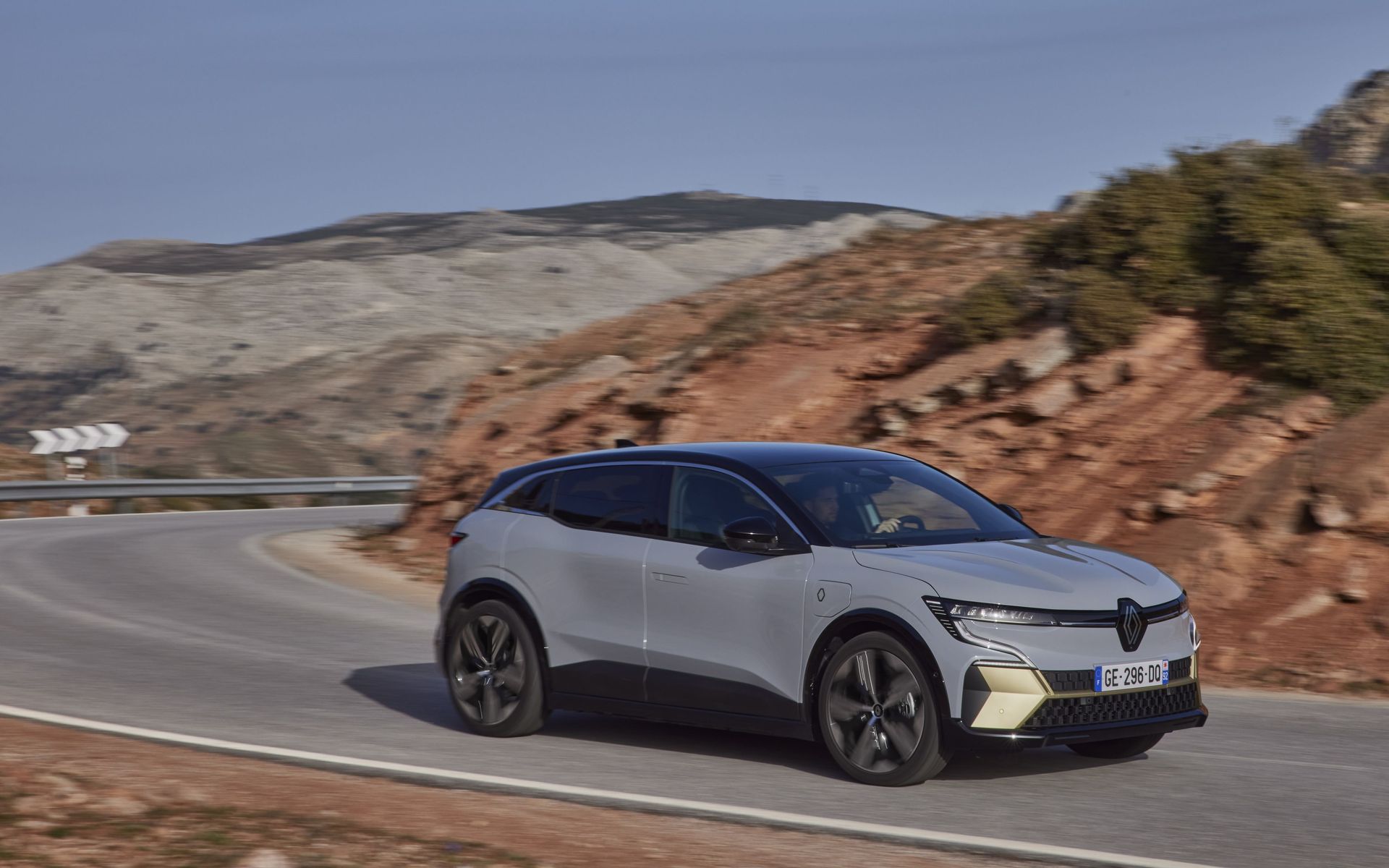https://ellada.press/wp-content/uploads/2025/11/Η-Renault-ετοιμάζει-ηλεκτρικά-αυτοκίνητα-που-θα-φορτίζουν-το-δίκτυο.jpeg