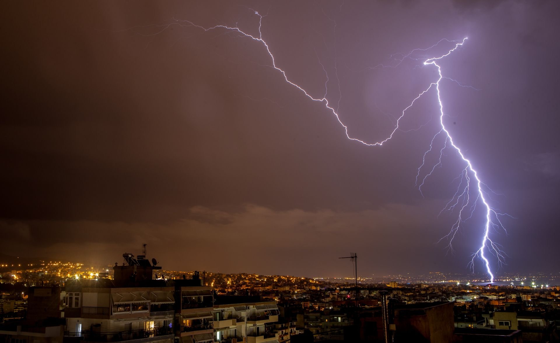 Έκτακτο δελτίο ΕΜΥ: Πορτοκαλί συναγερμός για νέα κακοκαιρία στη Δυτική Ελλάδα