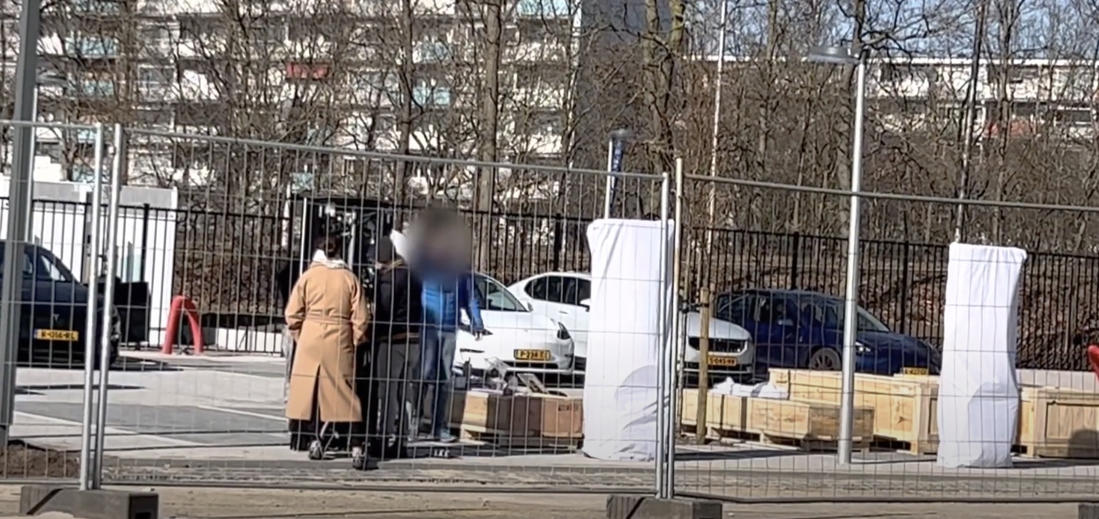 Tesla-Supercharger-V4-ollandia-fortistis-ilektriko