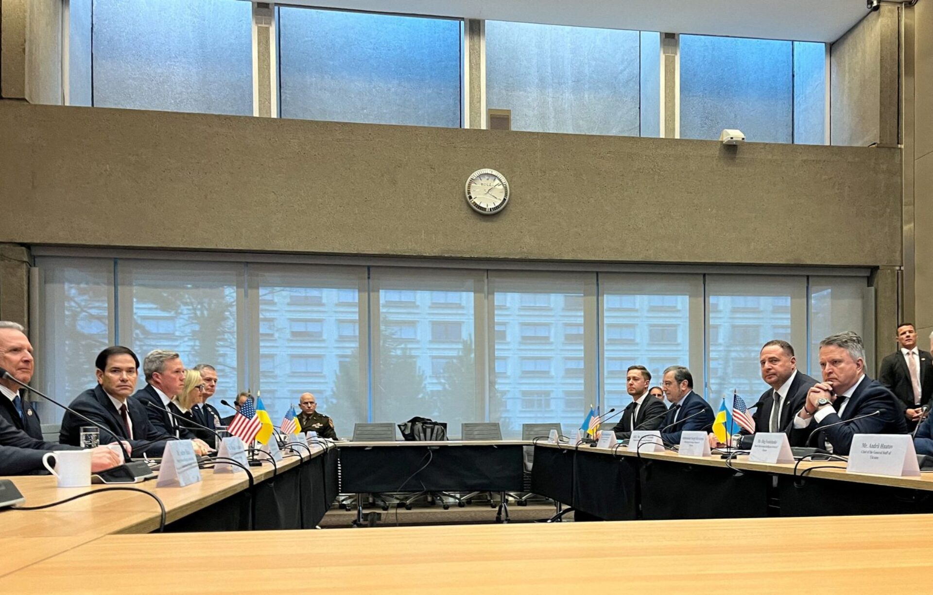 5 το πρωί: Eυρωπαϊκή αντιπρόταση στο σχέδιο Τραμπ – Ξανά στους δρόμους οι αγρότες – Πληρώνεται σήμερα το επίδομα των 250 ευρώ