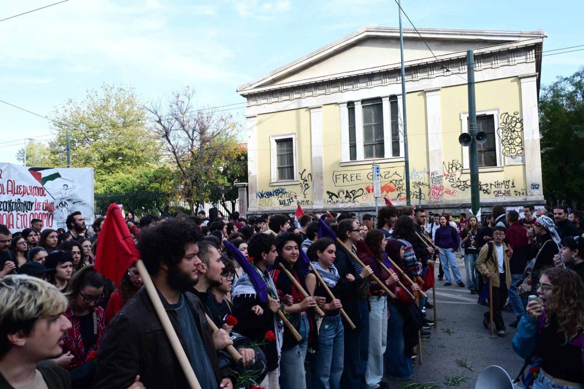 5 το πρωί: Οι κινητοποιήσεις των αγροτών - Η επέτειος του Πολυτεχνείου - Η αλλαγή του καιρού