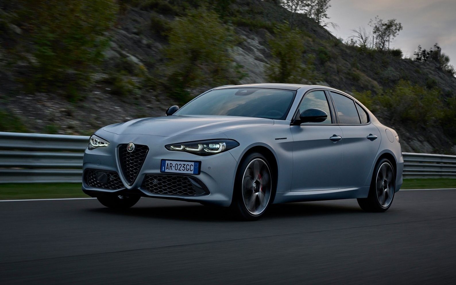 Alfa Romeo: Η premium εταιρεία με τους πιο ικανοποιημένους πελάτες ...