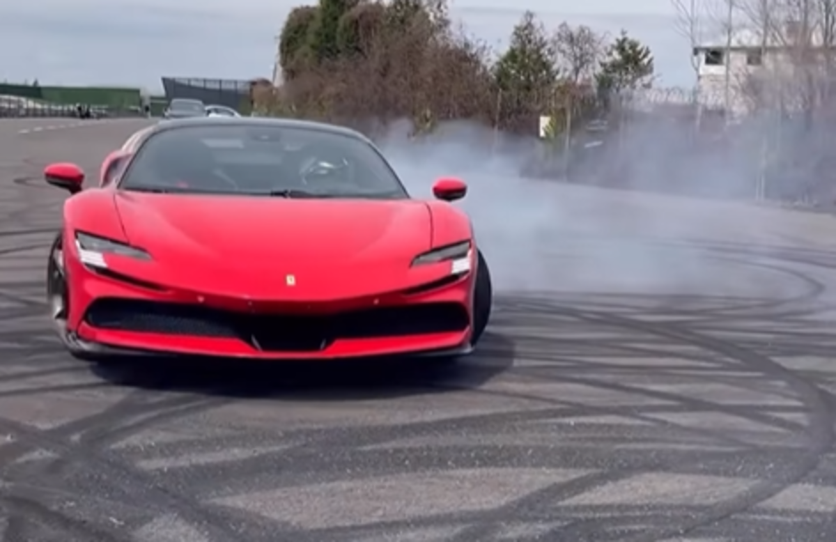 ferrari-sf90-stradale-Zayn-Sofuoglu-drift