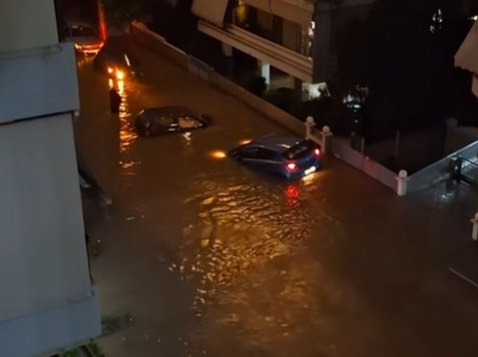 Άλιμος: ΙΧ έγιναν…βάρκες λόγω κακοκαιρίας